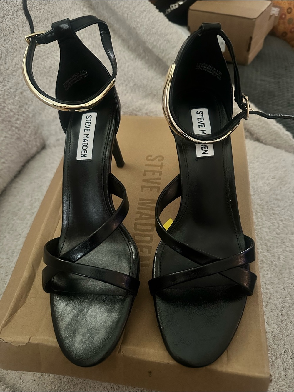NIB Steve Madden Elsiee Black & Gold Sandals Size 9.5 - Picture 4 of 13